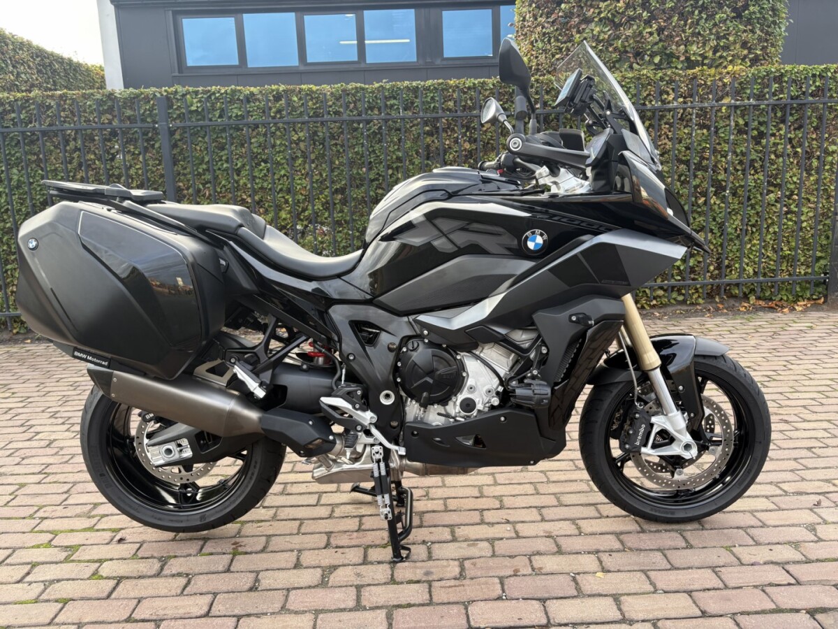 BMW S 1000 XR Triple Black